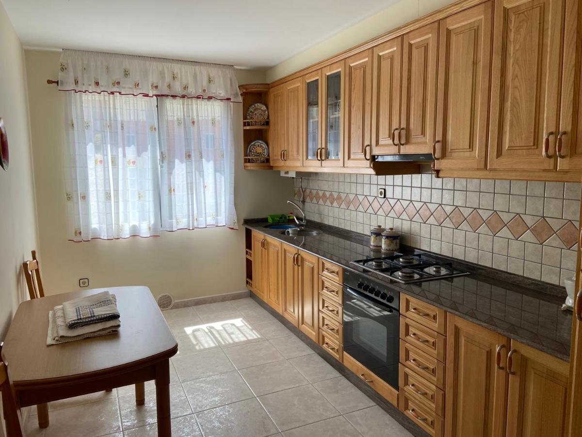 Apartamento en primera línea de playa en Laxe Exterior foto